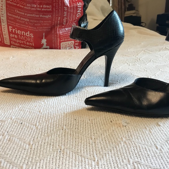 Black Leather Pumps with Buckle - size Euro 39 (US 8) - Picture 2 of 10